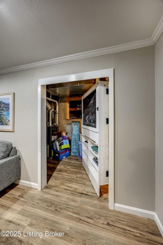 4605 Clarkhurst Cir, Smithfield, KY 40068 - walk in closet featuring wood finished floors