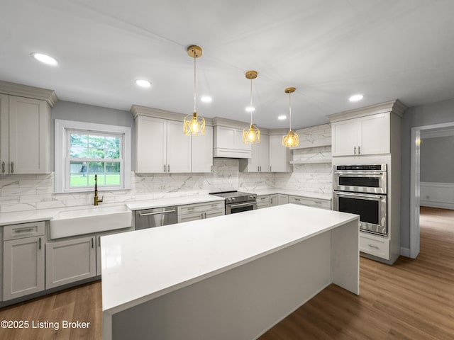 101 Harry Rucker Rd, Bardstown, KY 40004 - kitchen with appliances with stainless steel finishes, a sink, tasteful backsplash, light countertops, and gray cabinetry