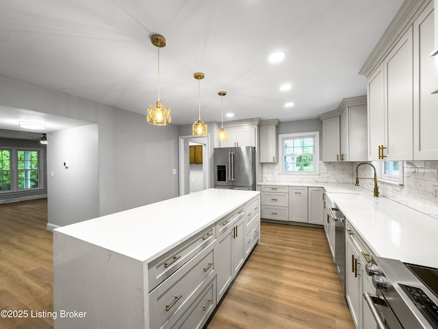 101 Harry Rucker Rd, Bardstown, KY 40004 - kitchen featuring appliances with stainless steel finishes, a sink, tasteful backsplash, a kitchen island, and recessed lighting