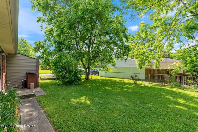 5612 Oakridge Pl, Louisville, KY 40229 - view of yard