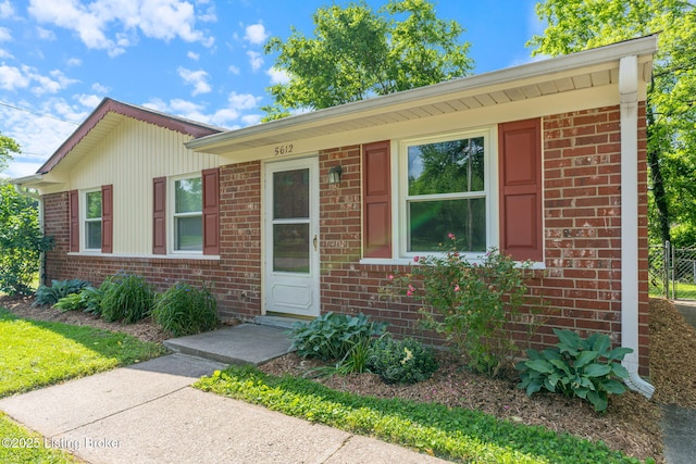 5612 Oakridge Pl, Louisville, KY 40229 - single story home with brick siding
