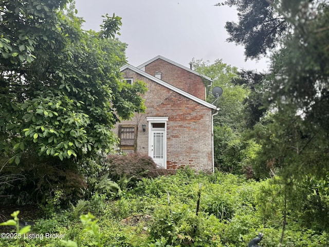 218 Locust St, Jeffersonville, IN 47130 - view of side of property with brick siding
