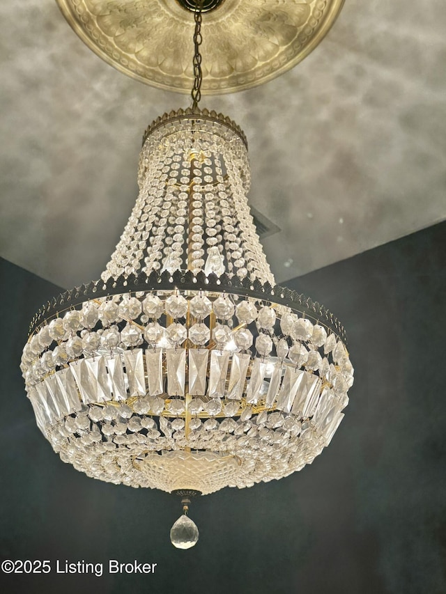218 Locust St, Jeffersonville, IN 47130 - detailed view of a chandelier