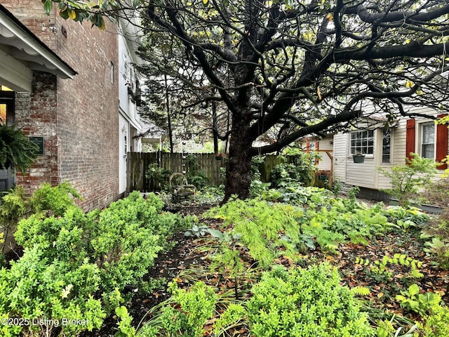 218 Locust St, Jeffersonville, IN 47130 - view of yard