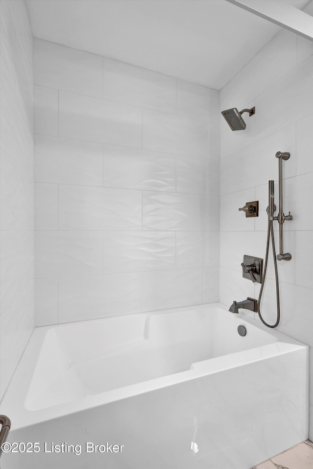 2501 Newburg Rd, Louisville, KY 40205 - full bath featuring shower / washtub combination