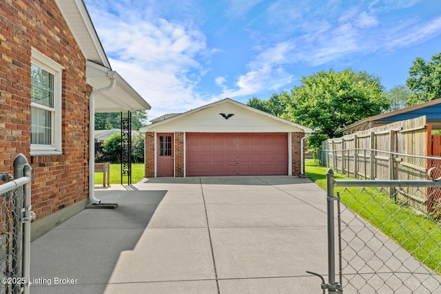 4011 White Plains Ct, Louisville, KY 40218 - view of detached garage
