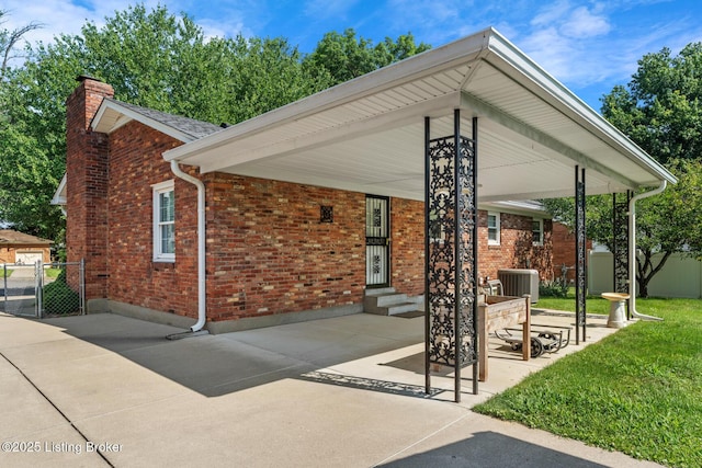 4011 White Plains Ct, Louisville, KY 40218 - view of patio / terrace featuring a gate and entry steps