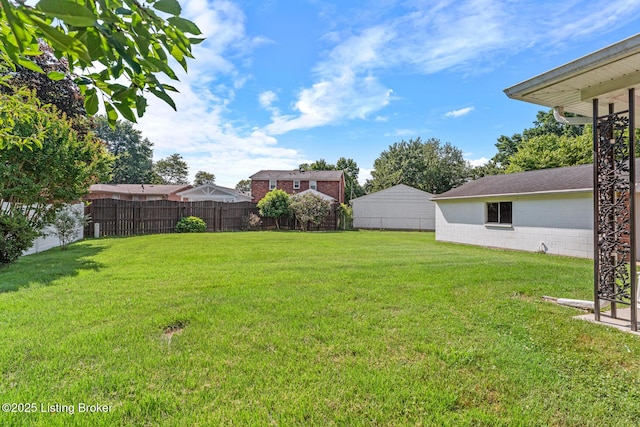 4011 White Plains Ct, Louisville, KY 40218 - view of yard