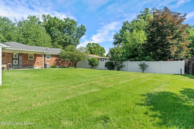4011 White Plains Ct, Louisville, KY 40218 - view of yard