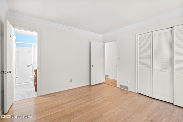 4011 White Plains Ct, Louisville, KY 40218 - unfurnished bedroom with light wood finished floors, crown molding, ensuite bathroom, and a closet