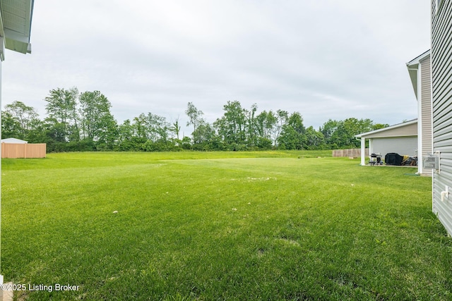 11905 Cascade Falls Trl, Louisville, KY 40229 - view of grassy yard