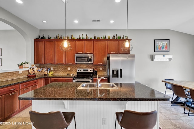 11601 Top Walnut Loop, Louisville, KY 40229 - kitchen featuring stainless steel appliances, a sink, a kitchen bar, decorative backsplash, and recessed lighting