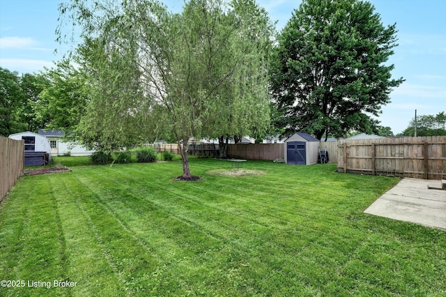6106 Dobson Ct, Louisville, KY 40229 - view of yard featuring a patio area
