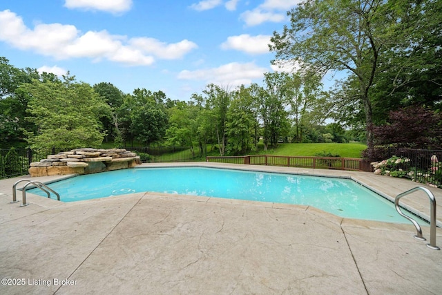 527 Woodlake Dr, Louisville, KY 40245 - view of pool with a patio