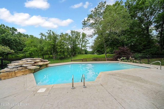 527 Woodlake Dr, Louisville, KY 40245 - view of swimming pool with a patio