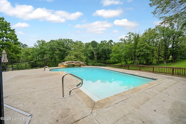 527 Woodlake Dr, Louisville, KY 40245 - view of swimming pool with a patio