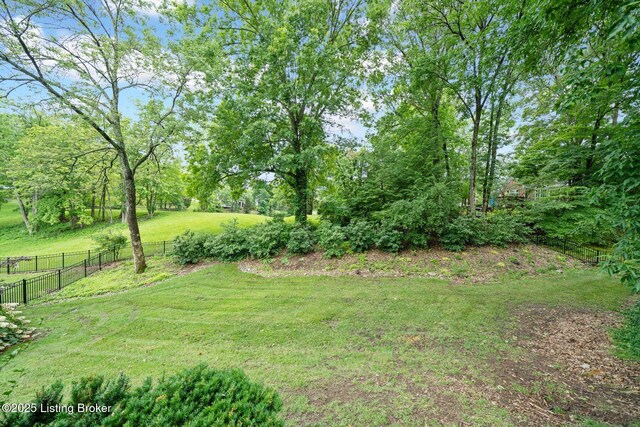 527 Woodlake Dr, Louisville, KY 40245 - view of yard