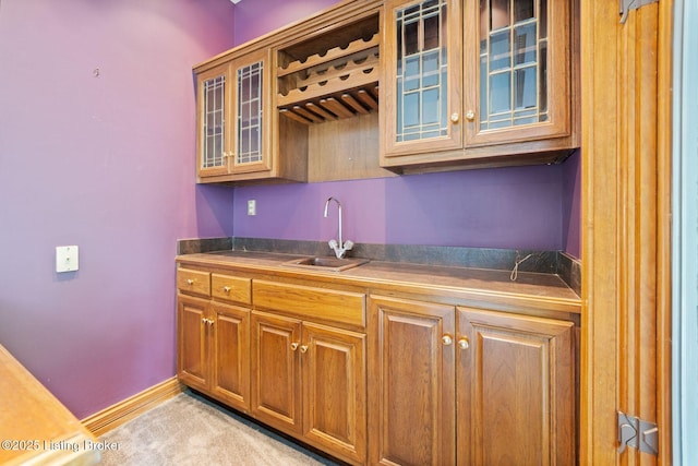 527 Woodlake Dr, Louisville, KY 40245 - indoor wet bar featuring baseboards