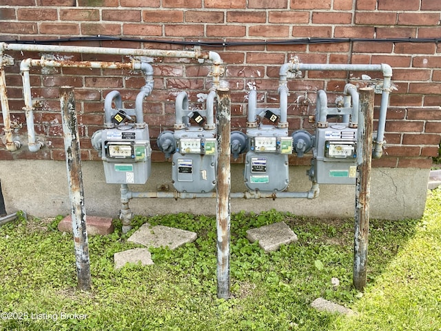 4143 Hillview Ave, Louisville, KY 40216 - exterior view of brick siding and gas meter