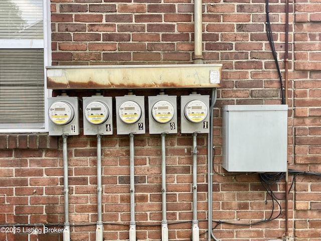 4143 Hillview Ave, Louisville, KY 40216 - exterior view of brick siding and electric meter