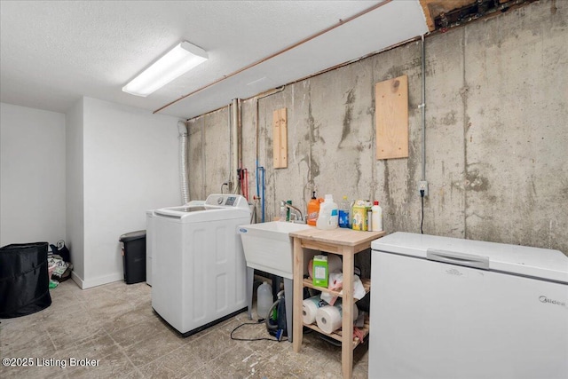 812 Castlewood Dr, New Albany, IN 47150 - laundry area with separate washer and dryer