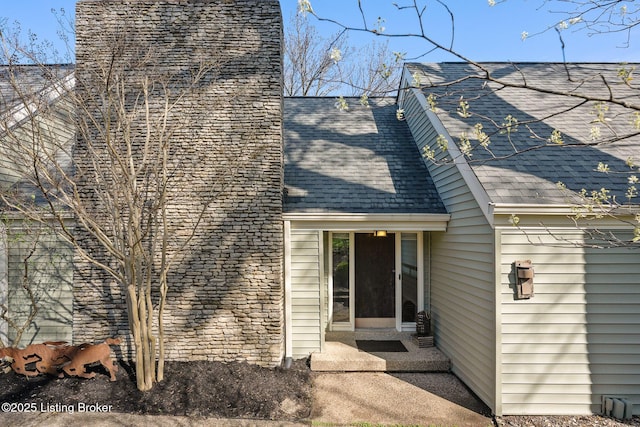 1140 Rostrevor Cir, Louisville, KY 40205 - view of property exterior featuring a shingled roof and entry steps