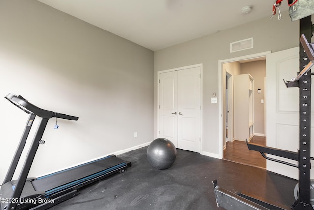 6803 Park Vista Way, Louisville, KY 40229 - workout room with baseboards