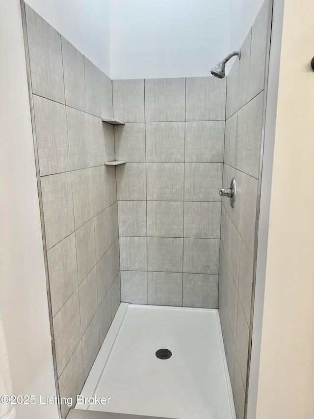 445 Marret Ave, Louisville, KY 40208 - full bath featuring a tile shower