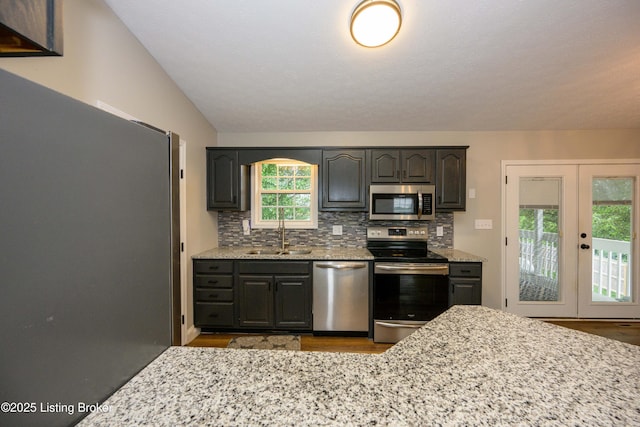 198 Cecilia Smiths Mill Rd, Cecilia, KY 42724 - kitchen with appliances with stainless steel finishes, a sink, wood finished floors, backsplash, and vaulted ceiling