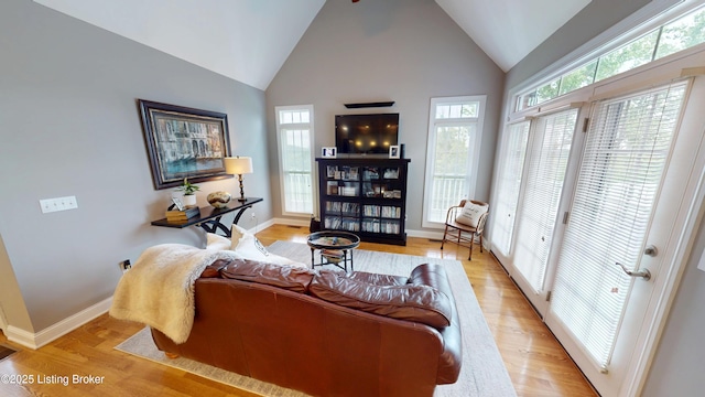 103 Morgan Ct, Bardstown, KY 40004 - living area with vaulted ceiling, baseboards, and light wood finished floors