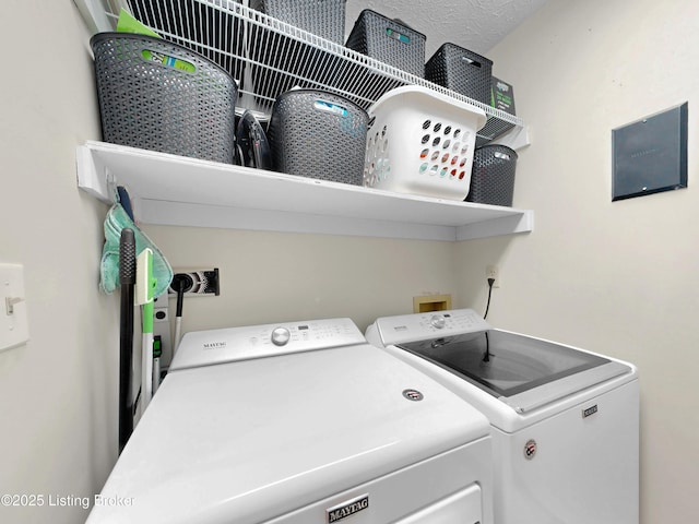 208 Forest Park Rd, Louisville, KY 40223 - laundry area featuring washing machine and clothes dryer
