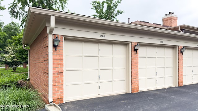 208 Forest Park Rd, Louisville, KY 40223 - view of garage