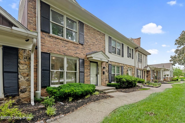 1932 Manor House Dr, Louisville, KY 40220 - townhome / multi-family property featuring brick siding