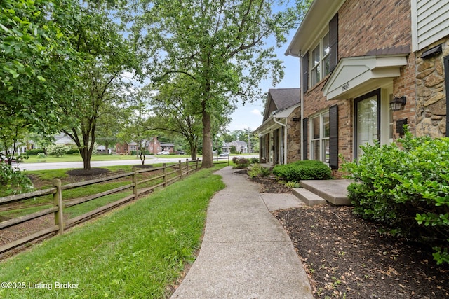 1932 Manor House Dr, Louisville, KY 40220 - view of yard