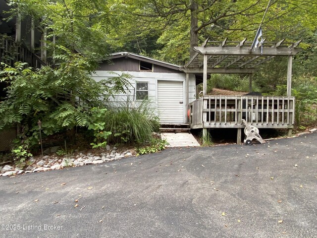 682 Hornback Mill Ln, Leitchfield, KY 42754 - view of side of property featuring a deck and a pergola
