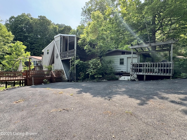 682 Hornback Mill Ln, Leitchfield, KY 42754 - view of front facade featuring a deck and a pergola