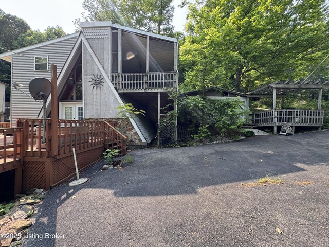 682 Hornback Mill Ln, Leitchfield, KY 42754 - view of front of house featuring a deck and a pergola