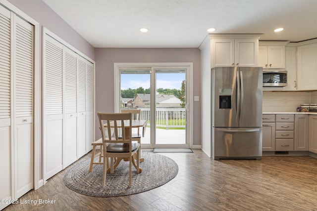5704 Bartview Ct, Louisville, KY 40229 - kitchen with stainless steel appliances, wood finished floors, recessed lighting, baseboards, and gray cabinets