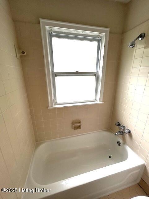 638 Gheens Ave, Louisville, KY 40214 - full bath featuring shower / bath combination