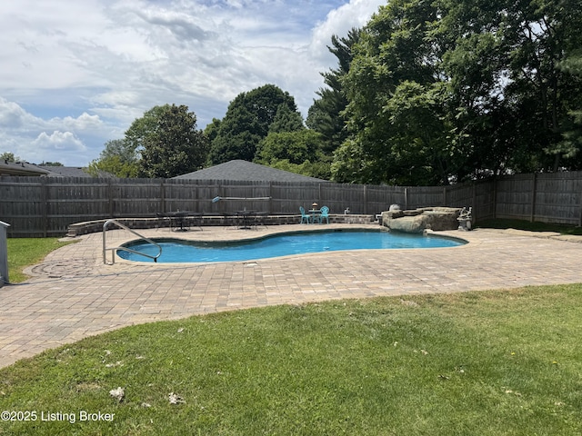 7005 Shareith Dr, Louisville, KY 40228 - view of swimming pool featuring a patio area