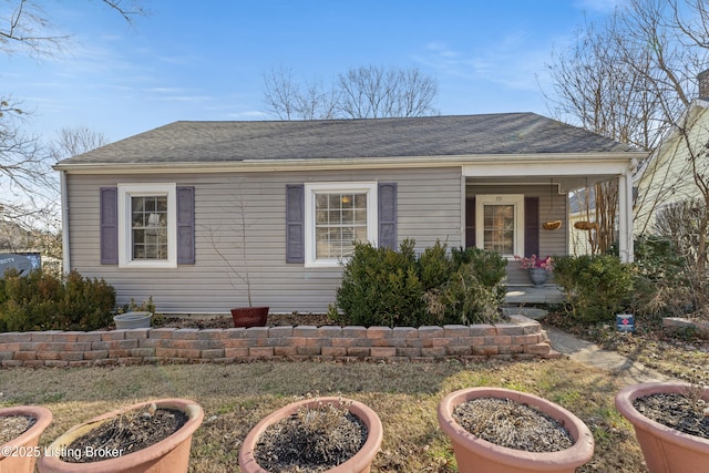 715 Woodland Ave, Frankfort, KY 40601 - view of front facade with covered porch and a shingled roof
