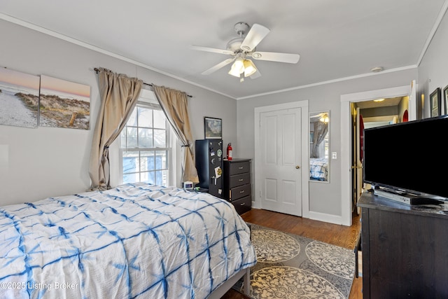 715 Woodland Ave, Frankfort, KY 40601 - bedroom featuring wood finished floors, crown molding, ceiling fan, and baseboards