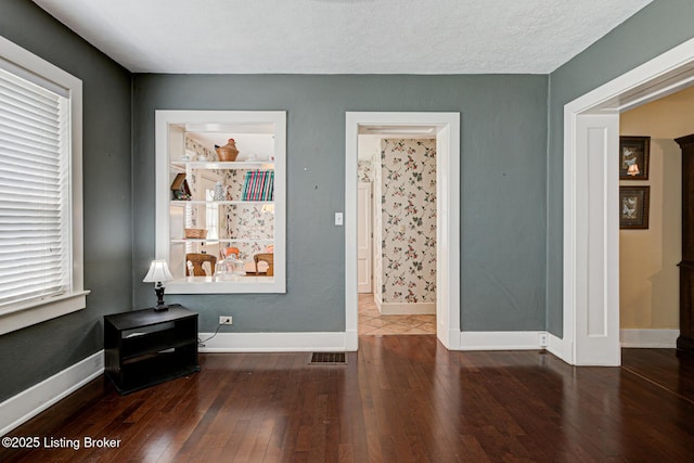 916 Audubon Pkwy, Audubon Park, KY 40213 - unfurnished room with hardwood / wood-style flooring, baseboards, and a textured ceiling