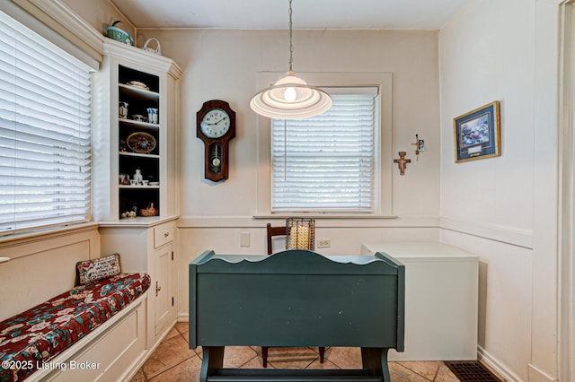 916 Audubon Pkwy, Audubon Park, KY 40213 - dining area featuring plenty of natural light