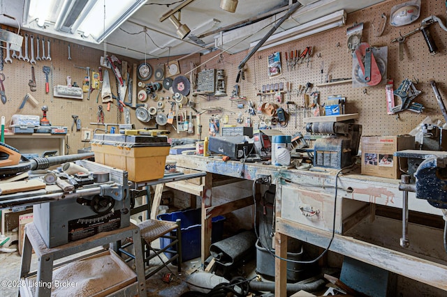 916 Audubon Pkwy, Audubon Park, KY 40213 - misc room with a workshop area