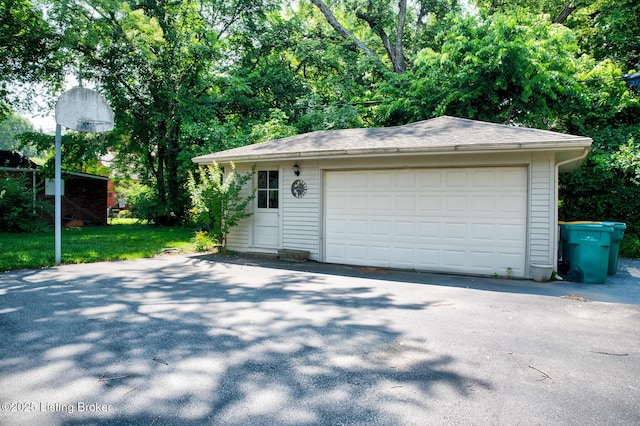 916 Audubon Pkwy, Audubon Park, KY 40213 - view of detached garage