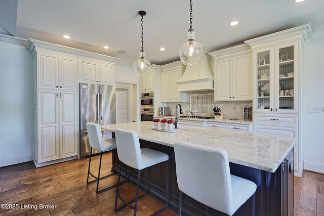 5201 Spring Mist Ct, Prospect, KY 40059 - kitchen with appliances with stainless steel finishes, recessed lighting, baseboards, backsplash, and a kitchen breakfast bar