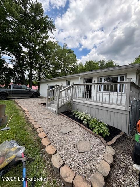 10711 Jefferson Hill Rd, Fairdale, KY 40118 - manufactured / mobile home featuring a deck