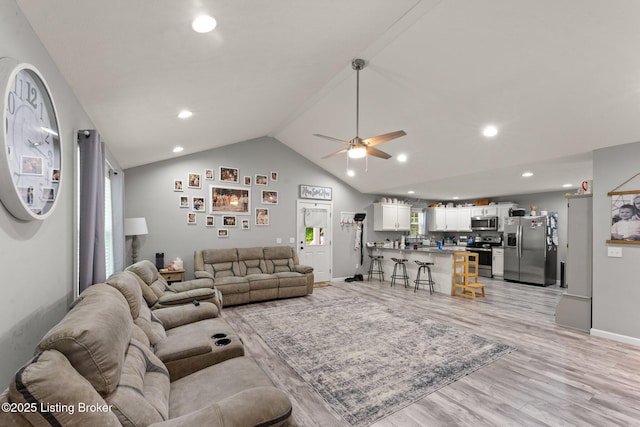 987 Wheelers Mill Rd, Munfordville, KY 42765 - living area with light wood-style floors, recessed lighting, lofted ceiling, a ceiling fan, and baseboards