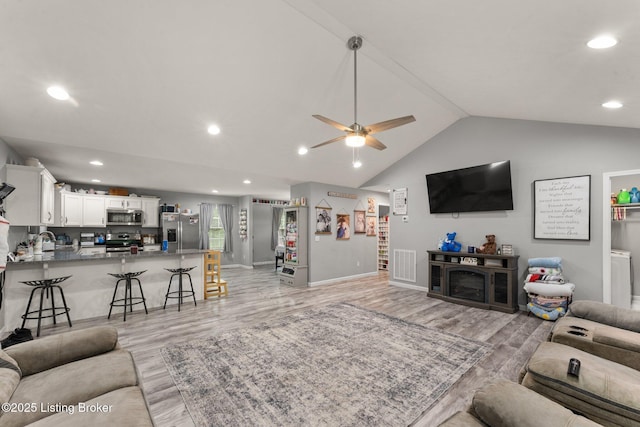 987 Wheelers Mill Rd, Munfordville, KY 42765 - living area featuring light wood finished floors, lofted ceiling, recessed lighting, ceiling fan, and baseboards